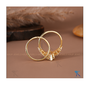 Elegante conjunto nupcial de oro amarillo con diseño botánico, corte marquesa, racimo de hojas y anillo apilable con banda de espiga a juego para mujer - Product Image 5