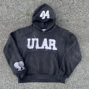 Sudadera con Capucha Gráfica, 100% Algodón Felpa, Corte Regular, Estilo Casual Urbano, Estética Moderna y Limpia, Estilo Monocromático de Alto Contraste - Product Image 1