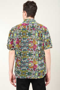 เสื้อเชิ้ตผู้ชายลายดอกไม้พิมพ์ลายโพลีเอสเตอร์หลากสี ดีไซน์ทรงปกติ คอปกเสื้อแบบปกติ แขนสั้น สวมใส่สบายๆ - Product Image 2