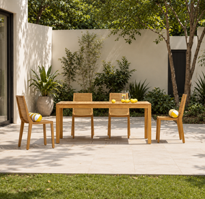 Ensemble de salle à manger d'extérieur en teck massif de qualité supérieure, table rectangulaire de patio avec 4 chaises sans accoudoirs - Product Image 1