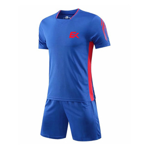 Conjunto de Camiseta de Fútbol Sublimada con Detalles en Rojo y Azul para Hombre, Manga Corta, Absorbe la Humedad, Ajuste Atlético, Uniforme de Fútbol - Product Image 4