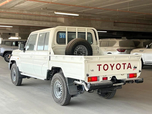 BRAND NEW 2025 TO YOTA LA ND CRUI SER 79 <b>SERIES</b> 0KM 299HP 6CYLINDER 5SEATER AUTOMATIC TRANSMISSION FOR SALE - Product Image 2