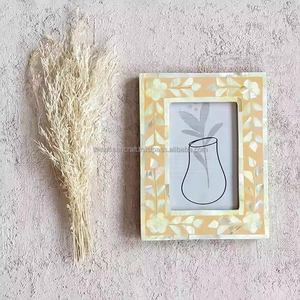 Beau cadre artisanal avec finition en nacre pour les espaces de vie modernes - Product Image 6