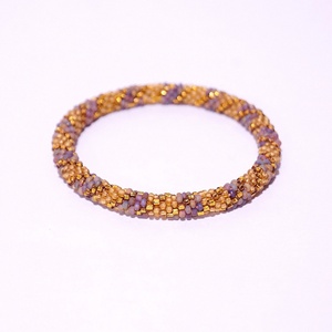 Bracelet moderne en perles de verre, design tendance et élégant, bijoux faits à la main pour femmes, article cadeau, léger, prix de gros - Product Image 4