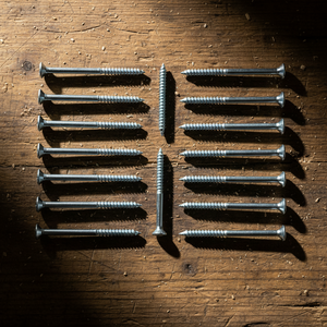 Tornillo para Madera con Cabeza Avellanada de Acero al Carbono Marca PDC, Rosca Gruesa, Acabado en Óxido Negro, Métrico/Pulgadas, Clase 4, Alta Resistencia - Product Image 1