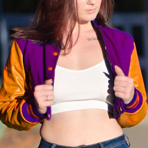 Blouson Bomber Femme Style Universitaire Violet Orange avec Manches en Similicuir – Vêtement Décontracté Tendance pour Dames - Product Image 1