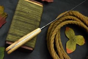 Couteau à filet en acier Damas de qualité industrielle, fait main, avec manche en bois et étui en cuir pour le camping en plein air - Product Image 2