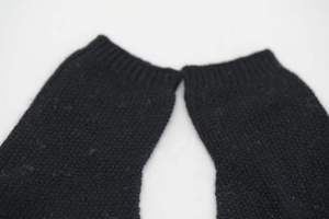 Calentadores de Manos sin Dedos 100% Lana de Oveja para Mujer - Cómodos, Suaves y Fáciles de Usar con Dispositivos Táctiles - Hechos en Mongolia, Color Orgánico sin Teñir - Product Image 2