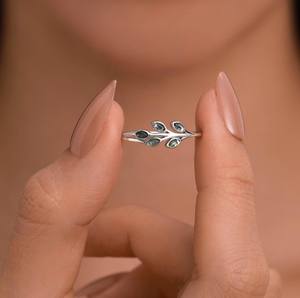 แหวนเงินแท้รูปกิ่งมะกอกประดับมอสอาเกต แหวนใบมะกอกสีเงินหรือสีทอง แหวนลายพฤกษศาสตร์ - Product Image 3