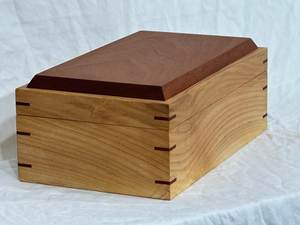 Boîte à souvenirs classique en bois pour objets personnels avec deux tiroirs, finition naturelle, design rustique, pour organiser les bijoux - Product Image 2