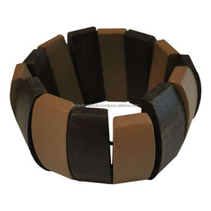 Juego de brazaletes clásicos de madera marrón hechos a mano en tamaño estándar con acabado suave para mujeres Uso diario Aspecto étnico y regalos - Product Image 5