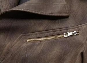 Chaqueta de Motociclista de Cuero PU Marrón para Hombre, Cuello Alto, Cierre de Cremallera, Corte Ajustado, Informal, para Invierno, con Logotipo Frontal - Product Image 5