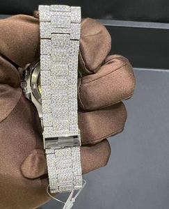 Montre en or blanc sertie de diamants Moissanite VVS de qualité supérieure, très tendance, avec verre saphir, mouvement ETA, prix de gros. - Product Image 4