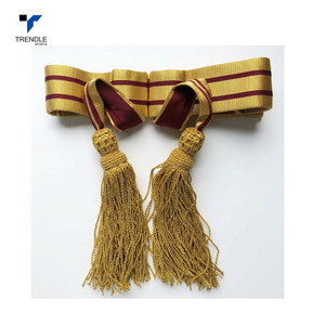 Cinta de hombro dorada con rayas granate y borlas, estilo uniforme de poliéster, accesorio para recreación histórica - Product Image 3