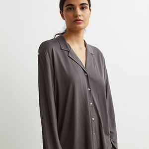 Peignoir en satin de soie uni pour femme, confortable, à manches longues, séchage rapide, respirant et doux, idéal pour le printemps et l'été - Product Image 1
