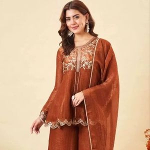 Ensemble de costume en soie créponnée de créateur avec broderie de sequins lourds, Kurta, Palazzo et Dupatta pour femme - Product Image 1