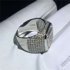 Anillo Unisex Plateado en Plata con Diamante Sintético Blanco, Corte Brillante, Estilo Hiphop, Joyería para Fiesta, Color E, Certificado IGI, Diamante Artine - Product Image 3