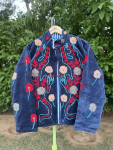 Veste en velours bleu marine pour femme, broderie florale colorée en velours, faite à la main, style ethnique bohème, doublure en coton, veste de boutique tendance - Product Image 2