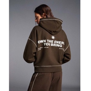 Ensemble de survêtement personnalisé imprimé numériquement pour femme, style streetwear, marron, avec sweat à capuche oversize et pantalon de jogging - Product Image 2
