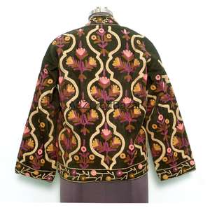 Chaqueta Acolchada Bordada Estilo Indio A2ZCraftBazar para Mujer, Otoño/Invierno/Primavera/Verano, Ecológica, de Secado Rápido y Transpirable - Product Image 5