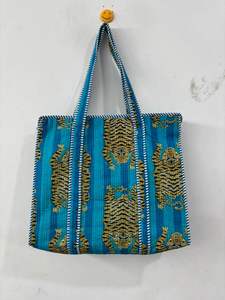 Bolso de compras acolchado hecho a mano, estilo moderno, estampado, de algodón, tipo Jhola, estilo hippie, para mujer, hecho de algodón para uso diario. - Product Image 3