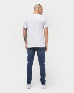 Jean slim homme en denim bleu foncé extensible, taille mi-haute, coupe affinée, style décontracté chic et polyvalent - Product Image 3