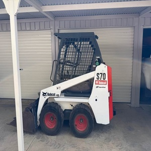 Chargeuse compacte sur chenilles Bobcat S70 haute performance, conçue pour les espaces restreints et les travaux lourds. - Product Image 3