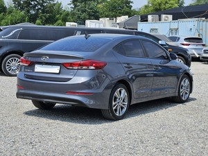 Gris, Usado, para Elantra Avante Sedán 2018, Automático, 4 Puertas, Volante a la Izquierda, Asientos de Cuero, Sensor Trasero, TPMS, Auto Coreano - Product Image 2