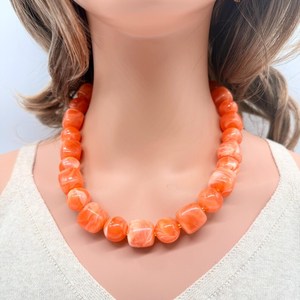 สร้อยคอเรซิ่นประดับลูกปัดสีส้มสไตล์มินิมอลสุดฮิตสำหรับผู้หญิง โดย Universal Overseas INDIA - Product Image 5