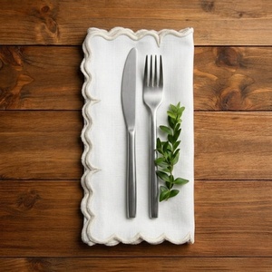 Serviettes de table en coton sable de qualité supérieure avec bord festonné |   Serviettes de table de luxe réutilisables - Product Image 3