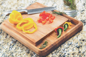 Planche à découper élégante en bois d'acacia 2026 avec manche de couteau en acier inoxydable, durable et compatible lave-vaisselle pour cuisine moderne - Product Image 6