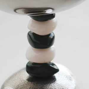 Quemador de Incienso Moderno de Metal con un Elegante Tallo Decorado con Piedras, Diseño Minimalista para una Decoración del Hogar de Lujo - Product Image 3