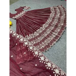 ชุด anarkali มีจี้และ dupatta สวมสำหรับงานเลี้ยงตอนเย็นที่สวยงาม - Product Image 6