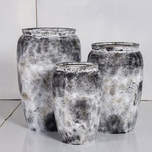 Jarrón de tonos neutros con acabado envejecido, añade encanto a la decoración Bohemia o de cabaña con forma redonda para maceta de jardín - Product Image 6