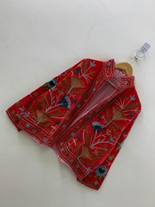 เสื้อแจ็คเก็ตกำมะหยี่ปักลายซูซานีพรีเมียมสำหรับผู้หญิง สีขาว ลายดอกไม้ สไตล์โบโฮ ทำมือ ลายชนเผ่า เสื้อแจ็คเก็ตสั้น ของขวัญสุดเพอร์เฟกต์สำหรับเธอ - Product Image 1