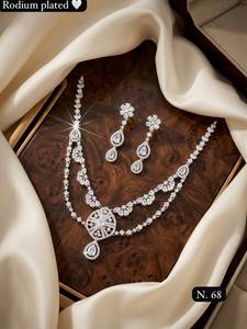 Parure de mariée plaquée or de haute qualité pour femme : collier ras-du-cou, boucles d'oreilles pendantes, tikka, zircon ethnique, dernier design pour mariage et fiançailles - Product Image 5