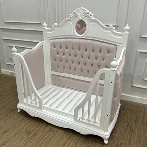 Lit bébé classique de luxe en bois avec tête de lit rembourrée et tiroirs de rangement, mobilier élégant pour chambre de bébé, vente en gros - Product Image 4