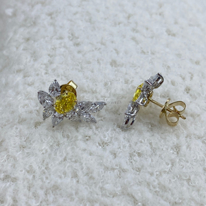 Boucles d'oreilles solitaires en diamant écoresponsable de qualité supérieure, or jaune 18 carats, faites à la main, pour mariées, taille brillant, certifiées IGI - Product Image 4