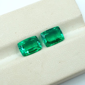 มรกตธรรมชาติจากโคลอมเบีย 2.70 กะรัต สีเขียวทรงคุชชั่น แบรนด์ HAYAAT GEMS รับรองคุณภาพ สำหรับทำเครื่องประดับ ขนาด 8x6x3.5 มม. - Product Image 1