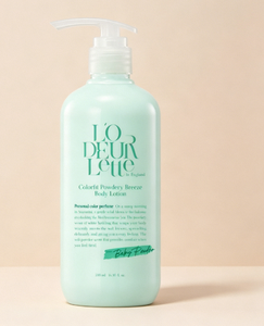 L'ODEURLETTE England Colorfit Powdery Breeze Body Lotion, Baume Corporel Parfumé et Léger, Hydratant pour la Peau de Qualité Professionnelle - Product Image 1
