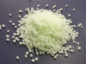 Le masterbatch UV est un additif haute performance conçu pour améliorer la résistance aux UV et la résistance aux intempéries des produits plastiques. - Product Image 1