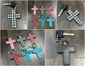 Porte-clés en cuir de vache à motif à carreaux en gros avec fermoir en métal durable à motif diamant, cadeau religieux à la mode - Product Image 3