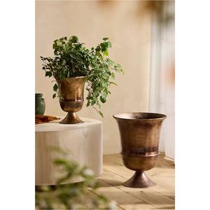 Jarrón de Pedestal de Metal con Acabado Patinado Antiguo Hecho a Mano, Urna de Lujo, Maceta de Estilo Vintage para Eventos en Interiores o Decoración de Mesa - Product Image 1
