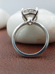 Bague solitaire personnalisée en or massif 14 carats avec diamant VVS de 2 carats de taille coussin, cultivé en laboratoire, certifié IGI – Cadeau d'anniversaire tendance - Product Image 4