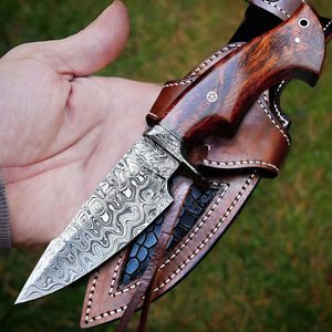 Cuchillo Drop Point Zombie con mango de madera y hoja de acero al carbono de 0.7mm de grosor para uso en exteriores - Product Image 3