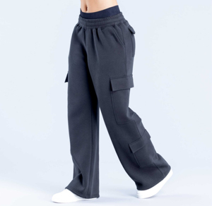 Pantalones casuales de cintura alta con bolsillos cargo y pierna ancha para mujer, hechos de tela suave de algodón y felpa, a precio económico. - Product Image 2