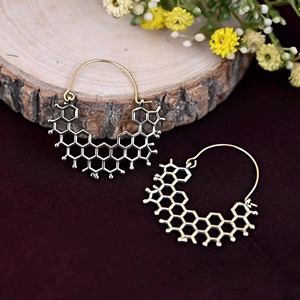 Boucles d'oreilles en laiton poli plaqué or, formes personnalisées, design moderne, finition solide, article de gros sur mesure pour usine - Product Image 4