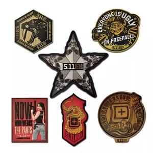 Badges et étiquettes de vêtements en caoutchouc PVC souple personnalisés OEM, découpés au laser, à coudre, avec marque en relief pour vêtements sur mesure 2026 - Product Image 2