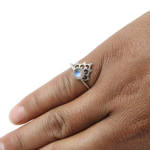 Anillo de Plata de Ley 925 Sólida, Hecho a Mano, Estilo Vintage, con Piedra Preciosa de Piedra Lunar Arcoíris, Estilo Bohemio, a un Precio Razonable - Product Image 4