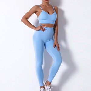 Conjunto de Yoga de 2 Piezas Azul Claro, Top Corto y Leggings Largos de Cintura Alta, Sin Costuras, Elásticos en 4 Direcciones, Spandex y Poliéster - Product Image 3